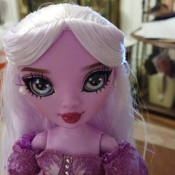 Rainbow High  - Picture 2 of 3